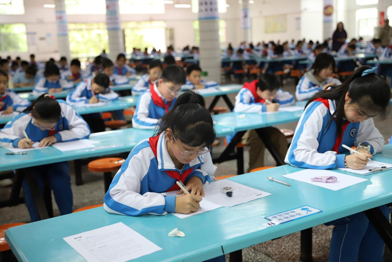 城区二小第一届“繁星杯”征文比赛：用点点星光，描绘梦想的模样