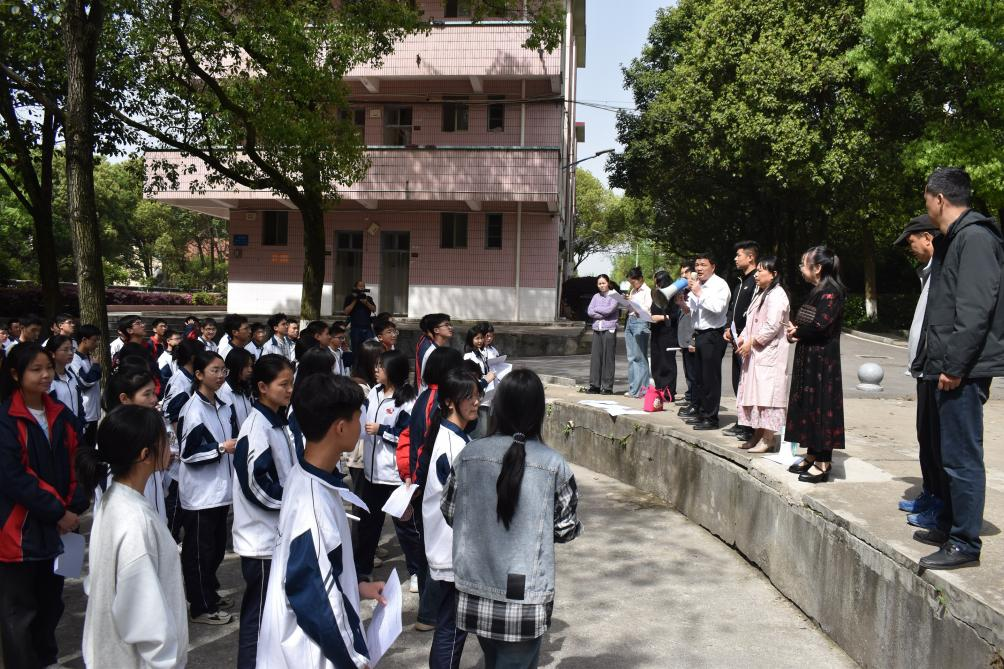 隆回二中举行寝室内务整理竞赛