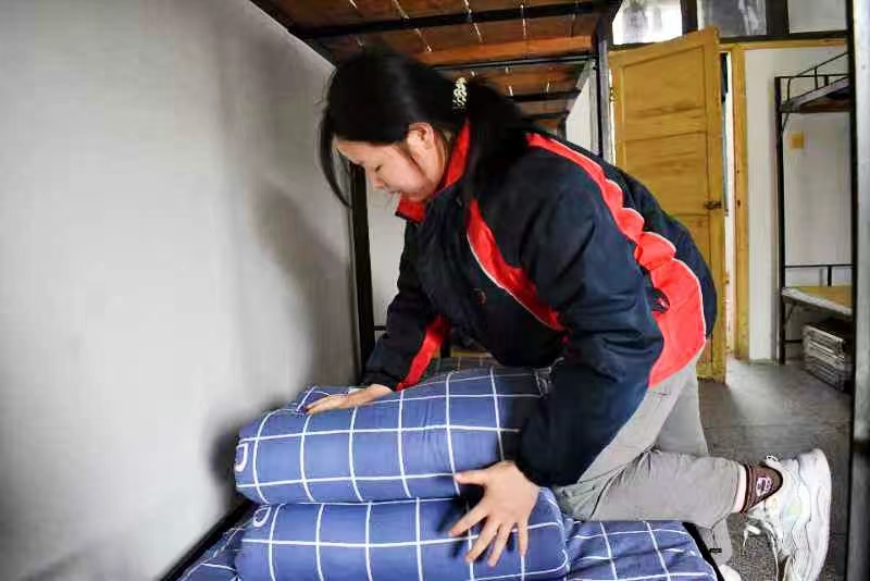 隆回二中举行寝室内务整理竞赛