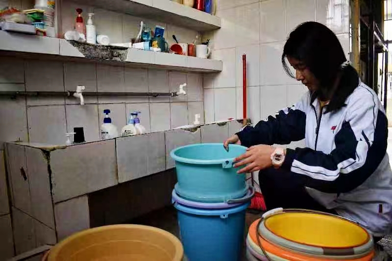 隆回二中举行寝室内务整理竞赛