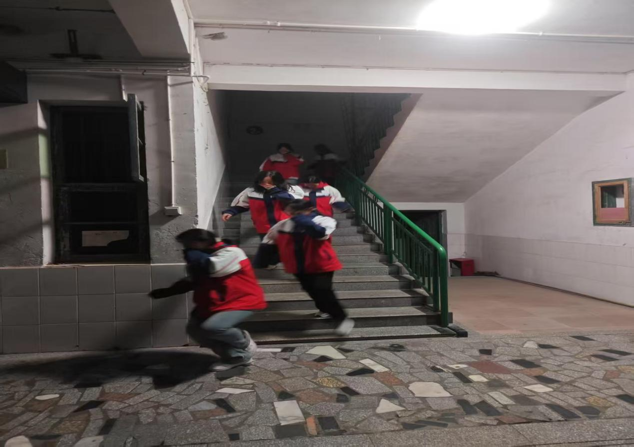 以“练”筑防   护“生”平安