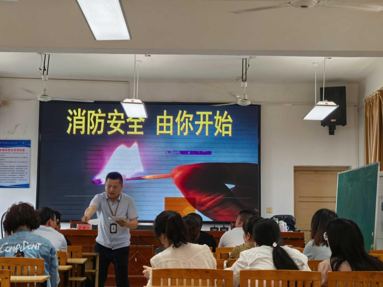 开展消防演练，筑牢校园安全