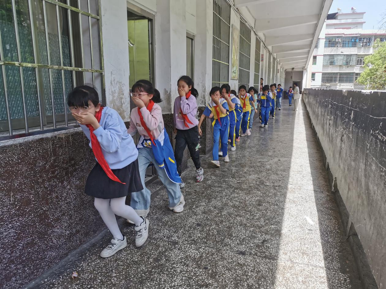 开展消防演练，筑牢校园安全