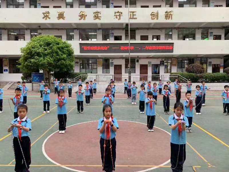 大课间，跳出健康保护“绳”