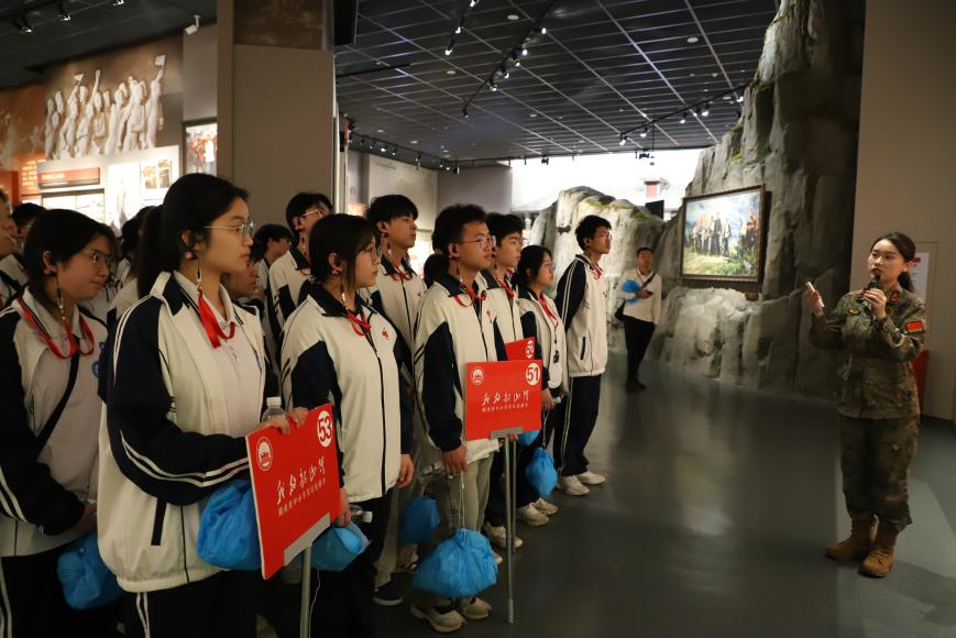 隆回二中师生赴韶山开展红色研学