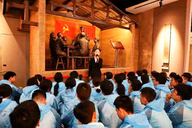 隆回二中师生赴韶山开展红色研学