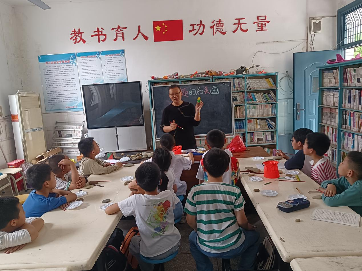 童心绘石韵 创意展风采