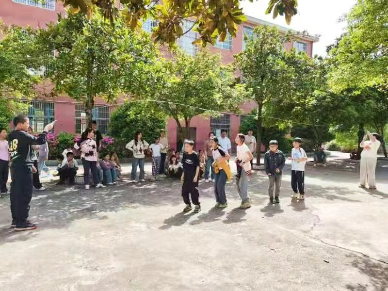 跃动童年 “绳”采飞扬