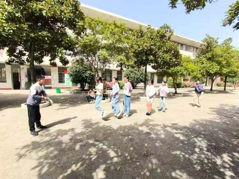 跃动童年 “绳”采飞扬