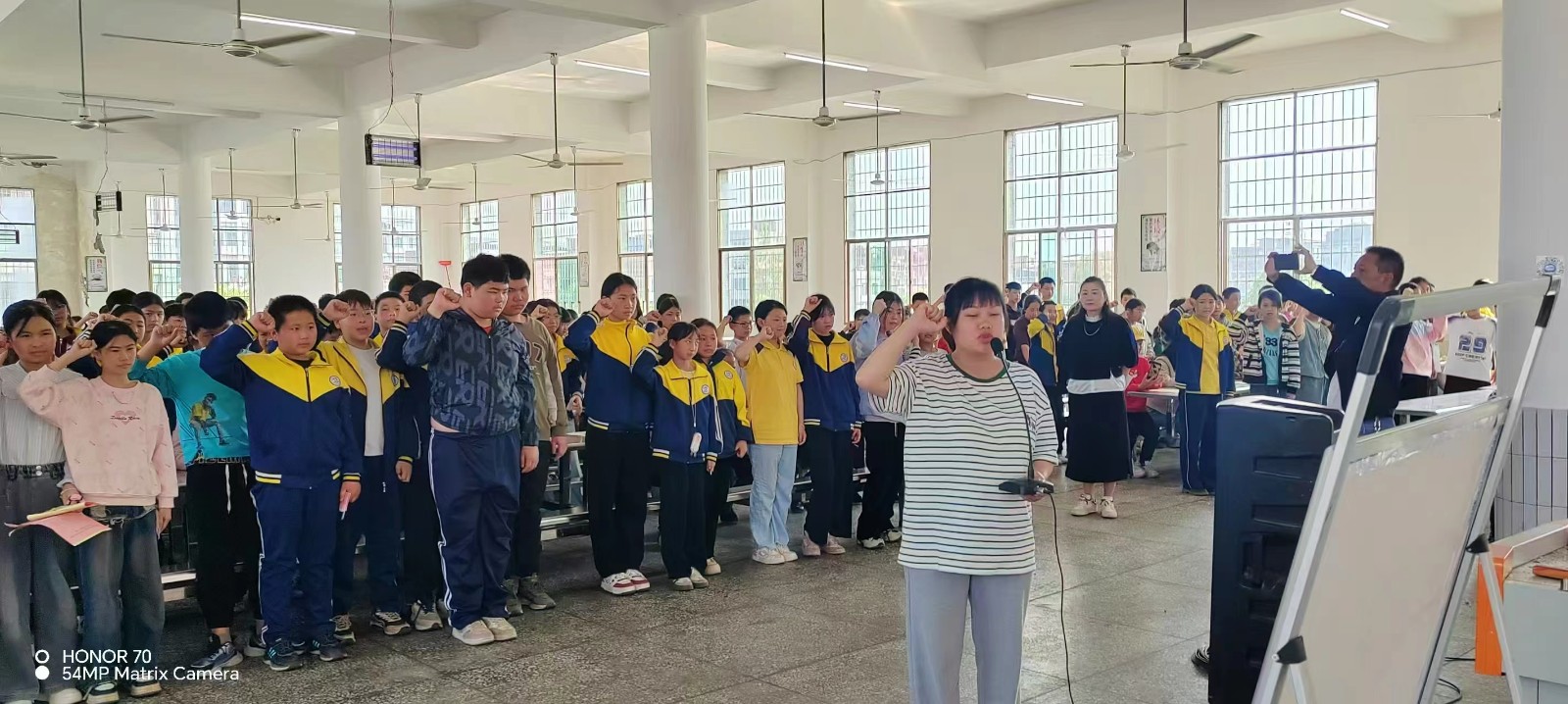 警钟长鸣抓安全，家校携手育未来