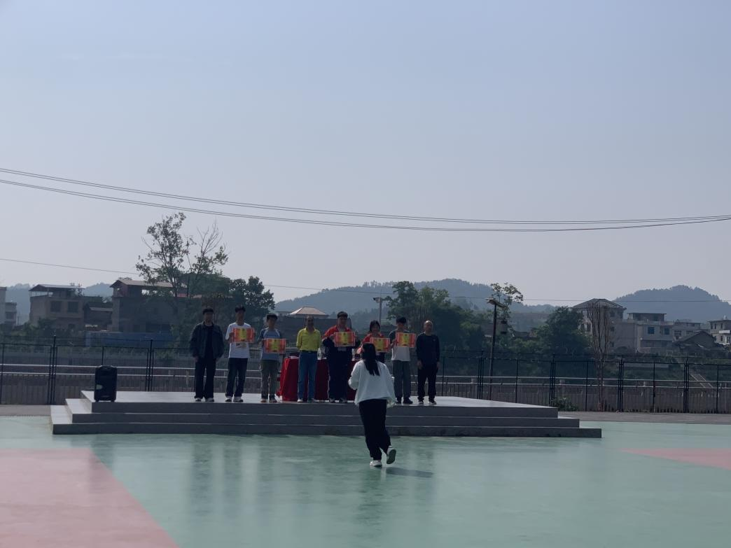 彰显青春风采  争做阳光少年