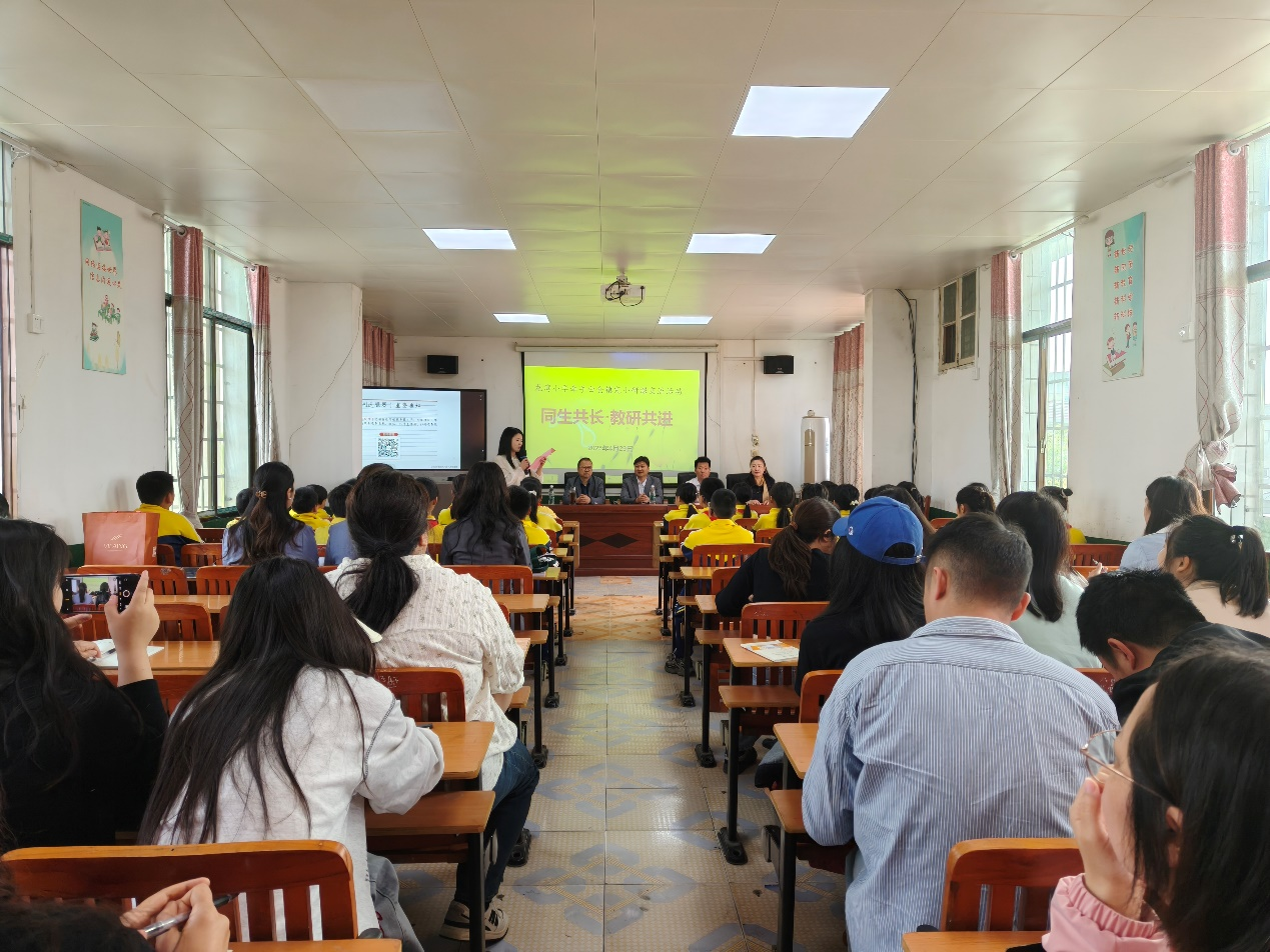 城乡携手共育桃李 校际送教同谱新篇