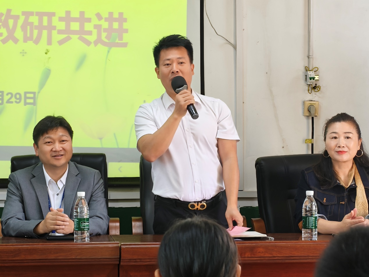 城乡携手共育桃李 校际送教同谱新篇