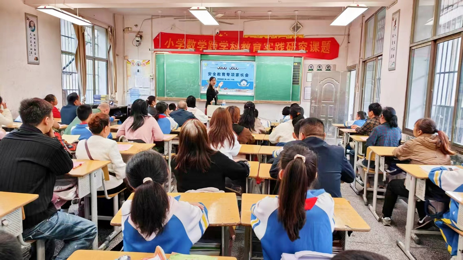 筑牢安全防线 守护健康成长