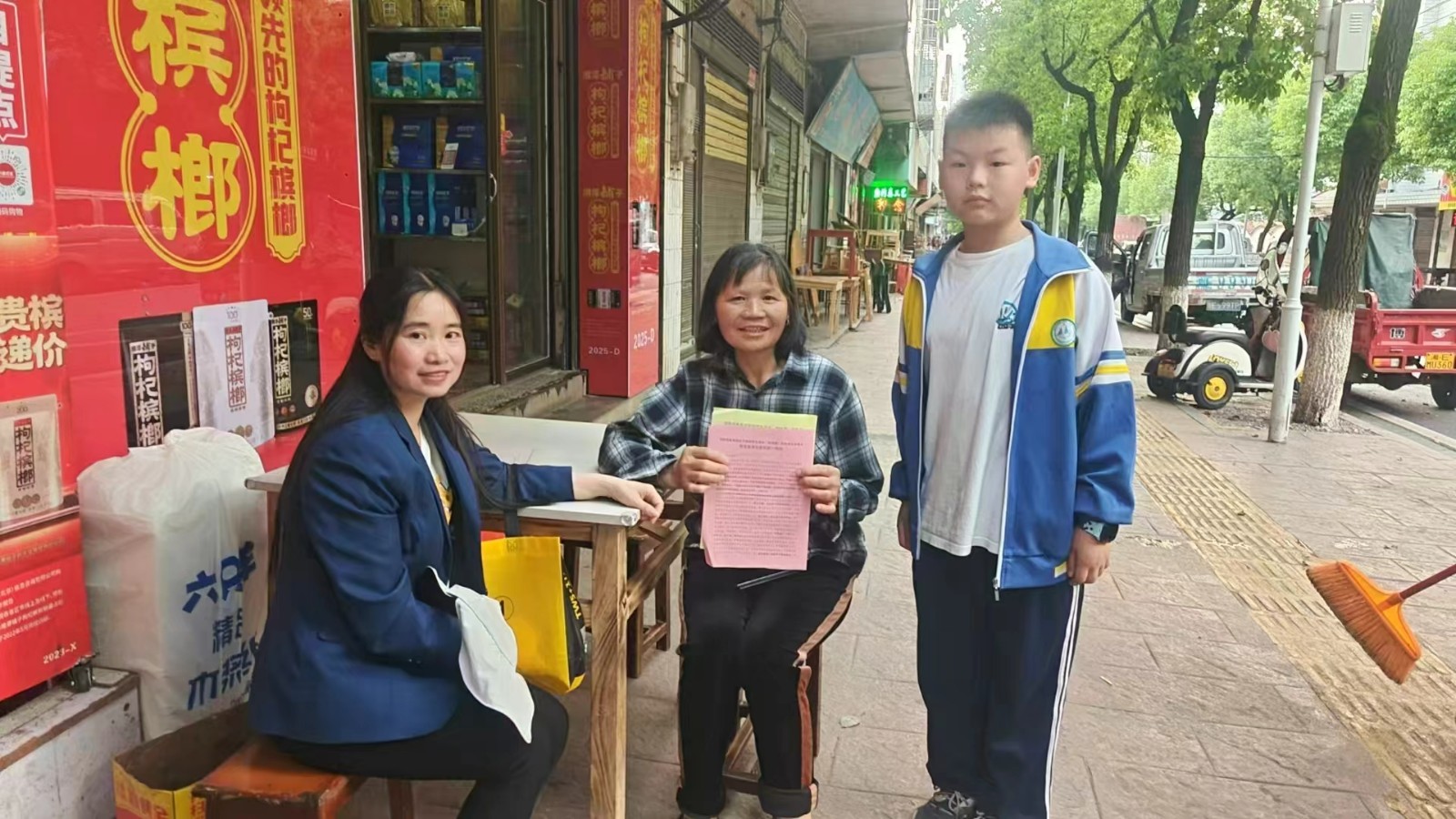 筑牢安全防线 守护健康成长