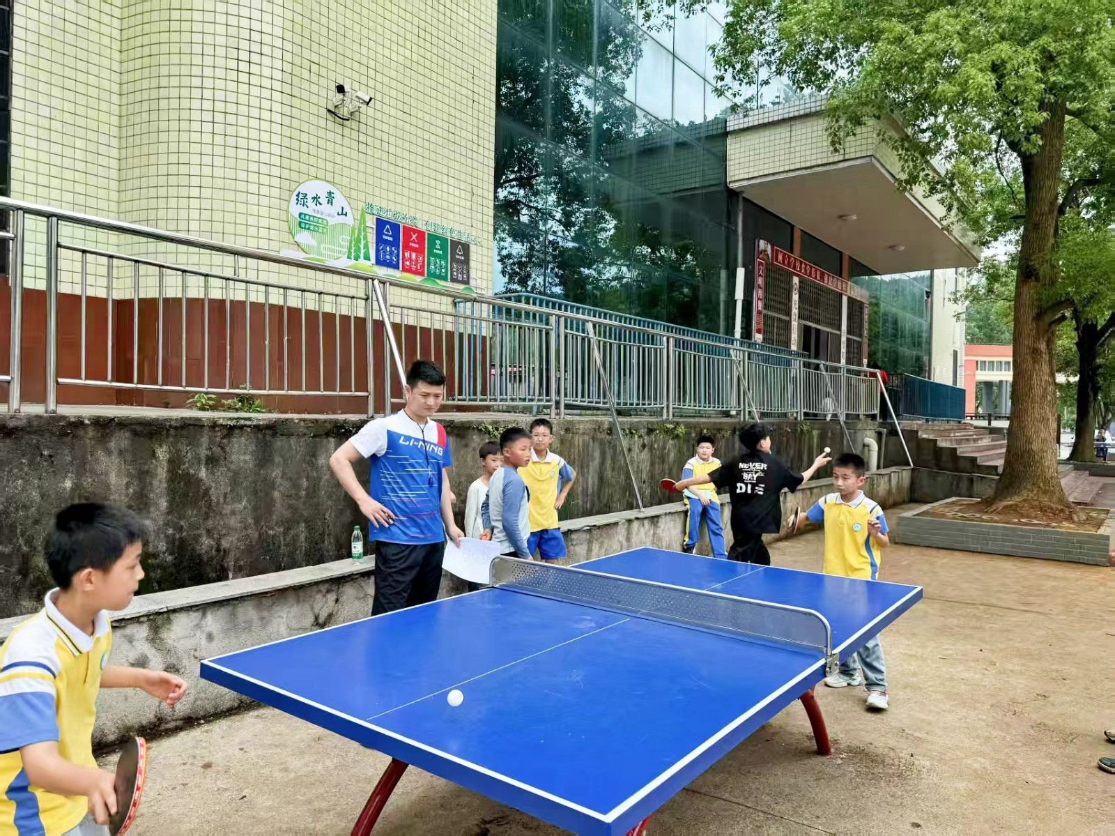 挥拍展风采 拼搏铸成长