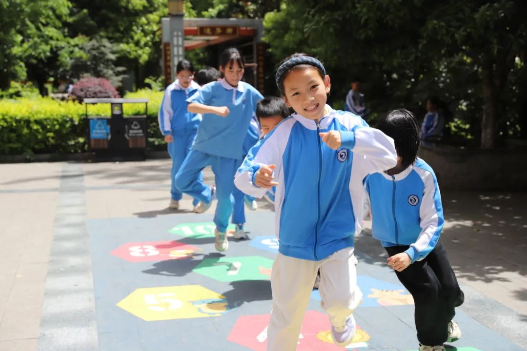 课间15分钟，邵东市二小娃在玩什么？