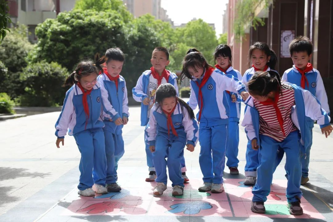 课间15分钟，邵东市二小娃在玩什么？