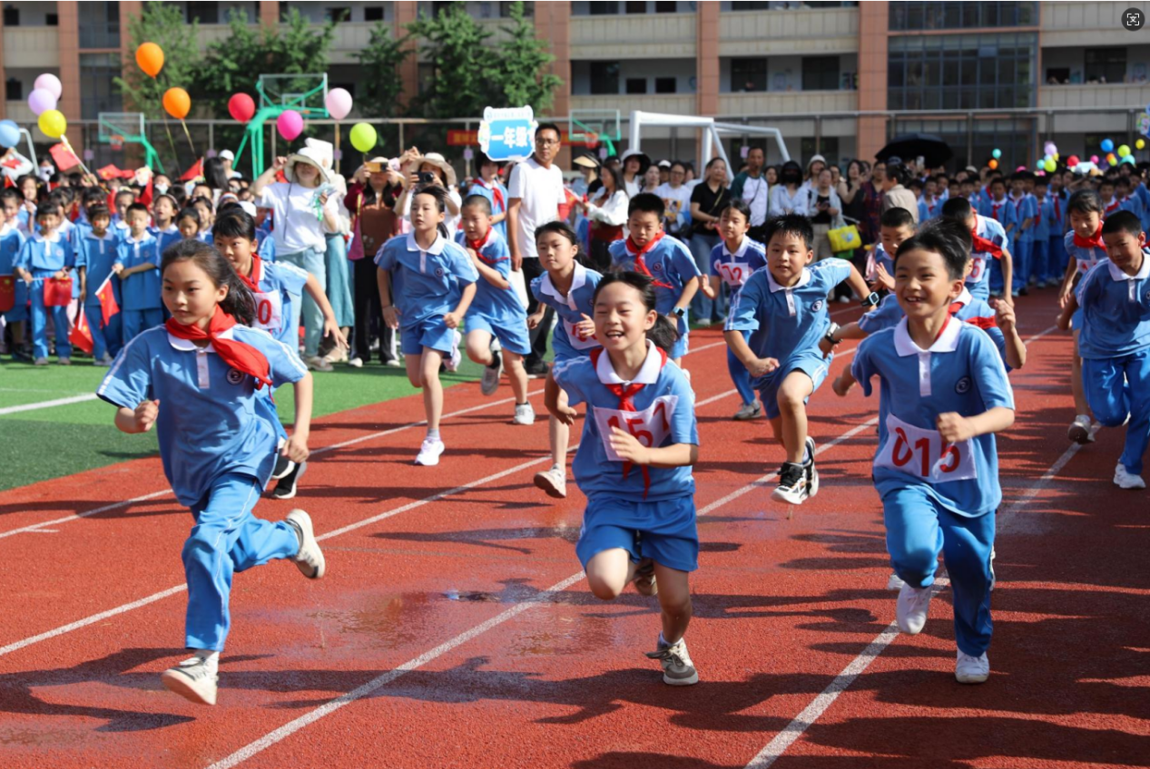 绿茵逐梦展风采，赛场争锋竞风流