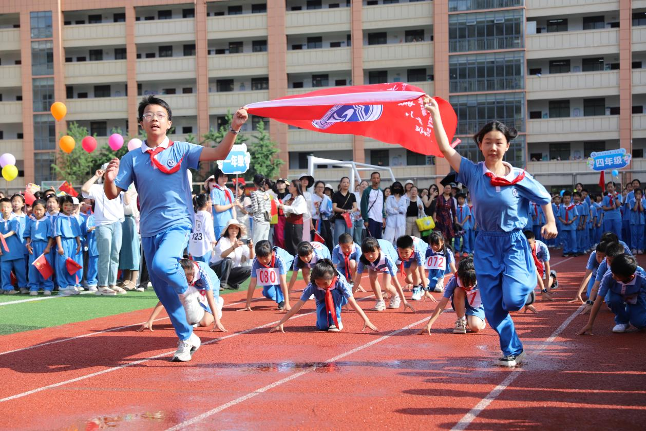 绿茵逐梦展风采，赛场争锋竞风流
