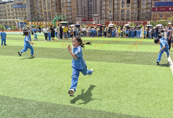 绿茵逐梦展风采，赛场争锋竞风流