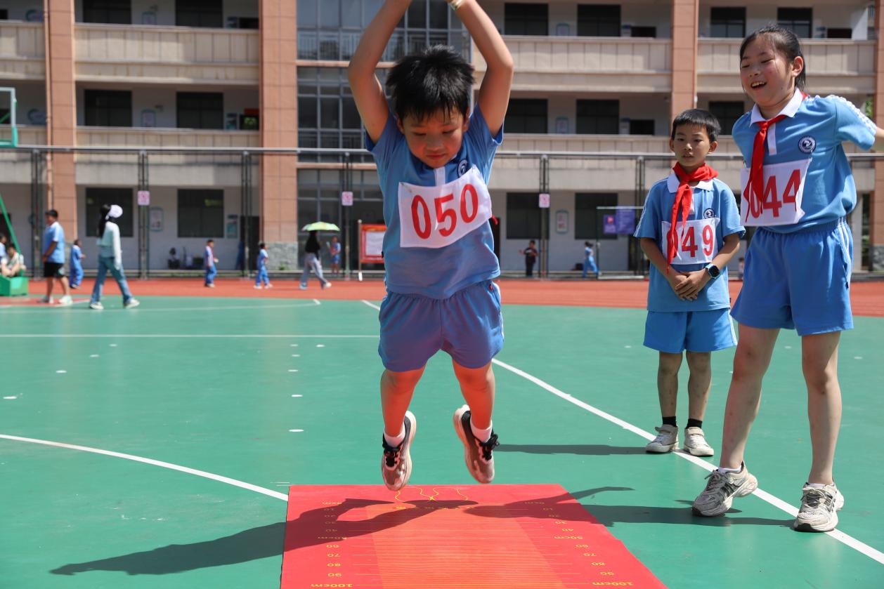 绿茵逐梦展风采，赛场争锋竞风流