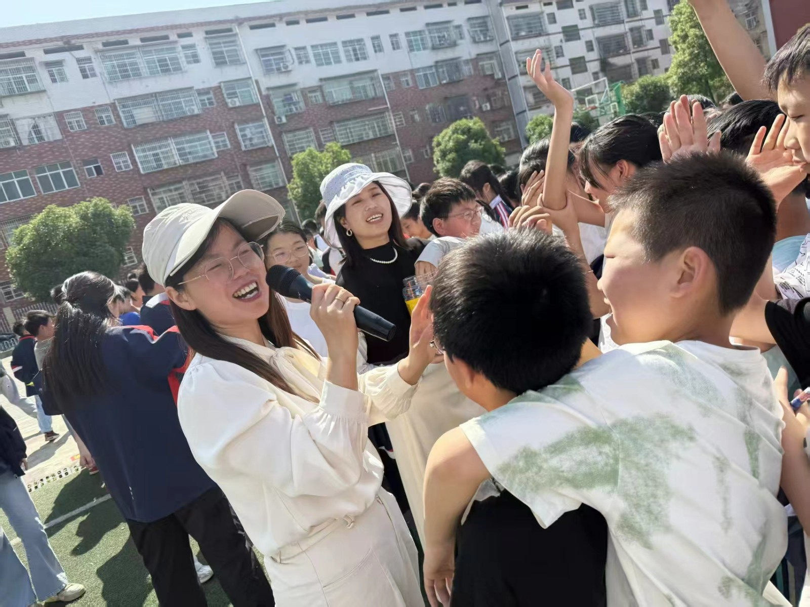 “释放情绪 绽放自我 展望自我”