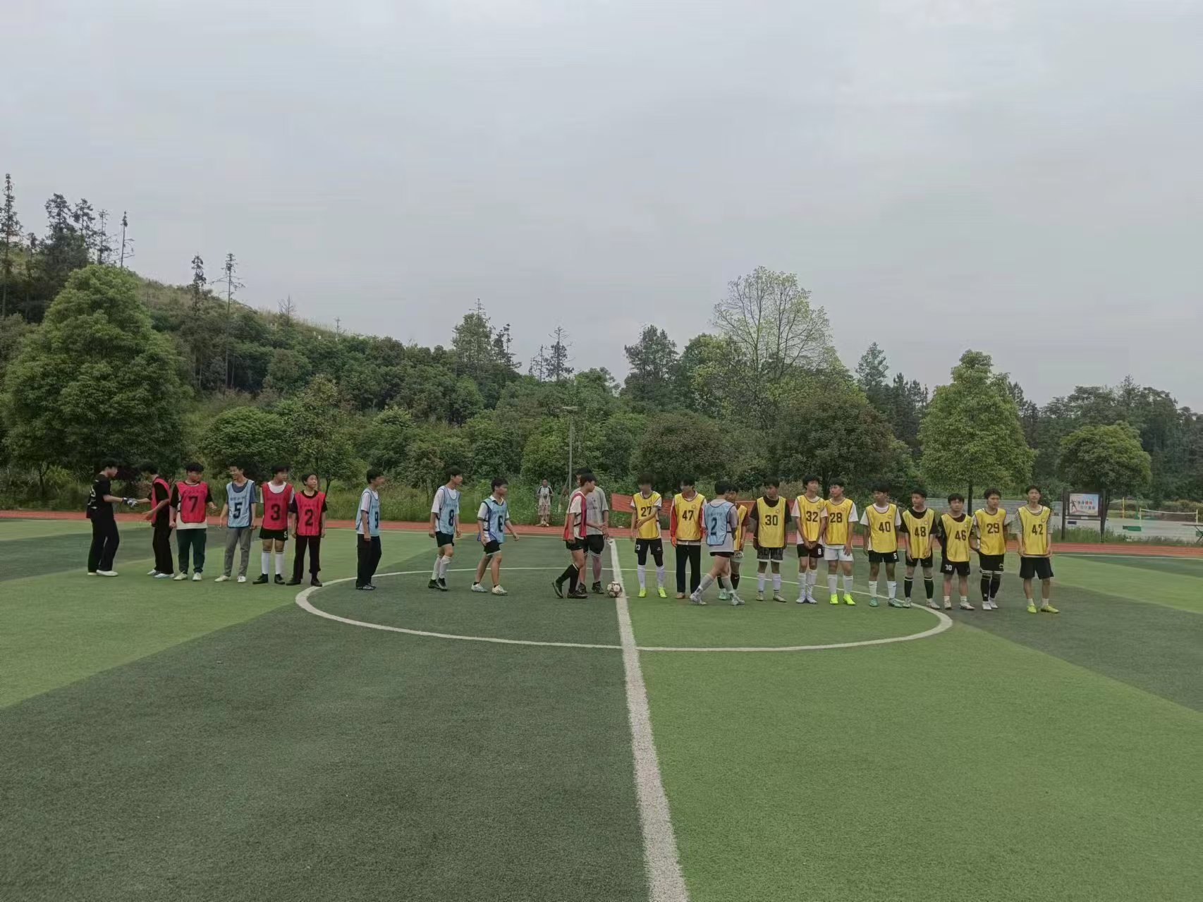 校际交流共进步，艺体融合促发展