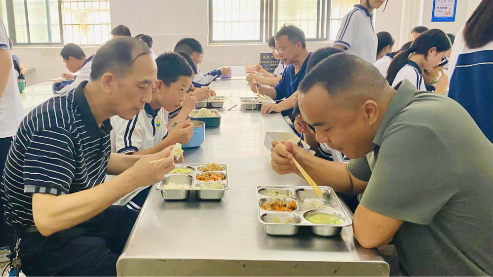 “餐”与陪伴，“味”爱守护——竹市镇中学