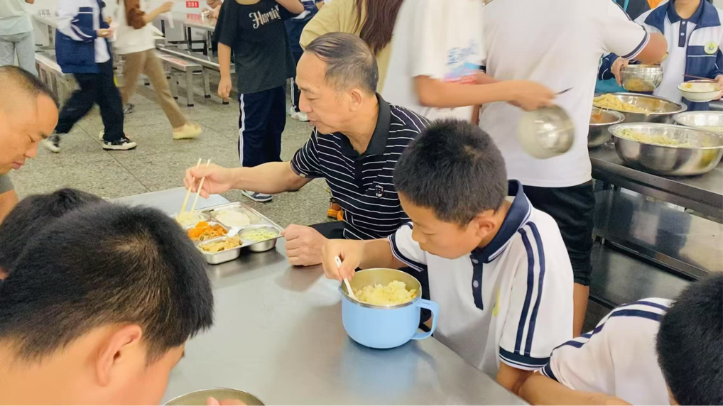 “餐”与陪伴，“味”爱守护——竹市镇中学