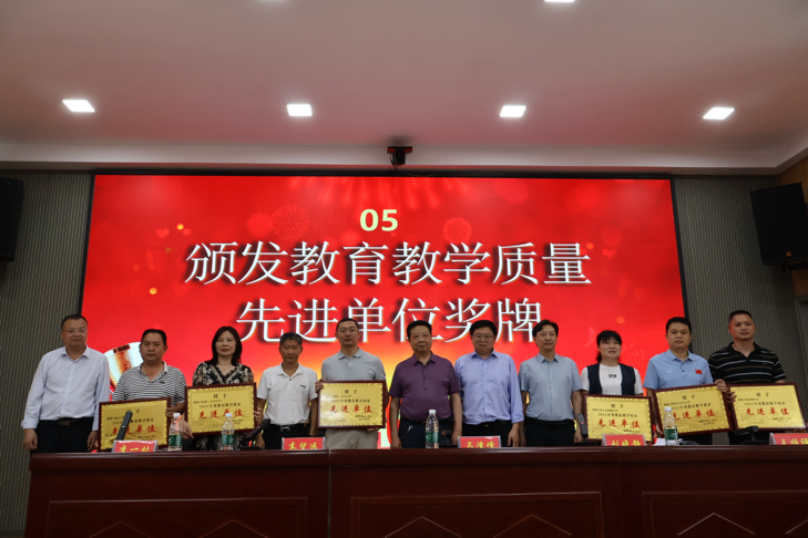 塘渡口镇中心学校成功召开毕业班高效课堂推进会