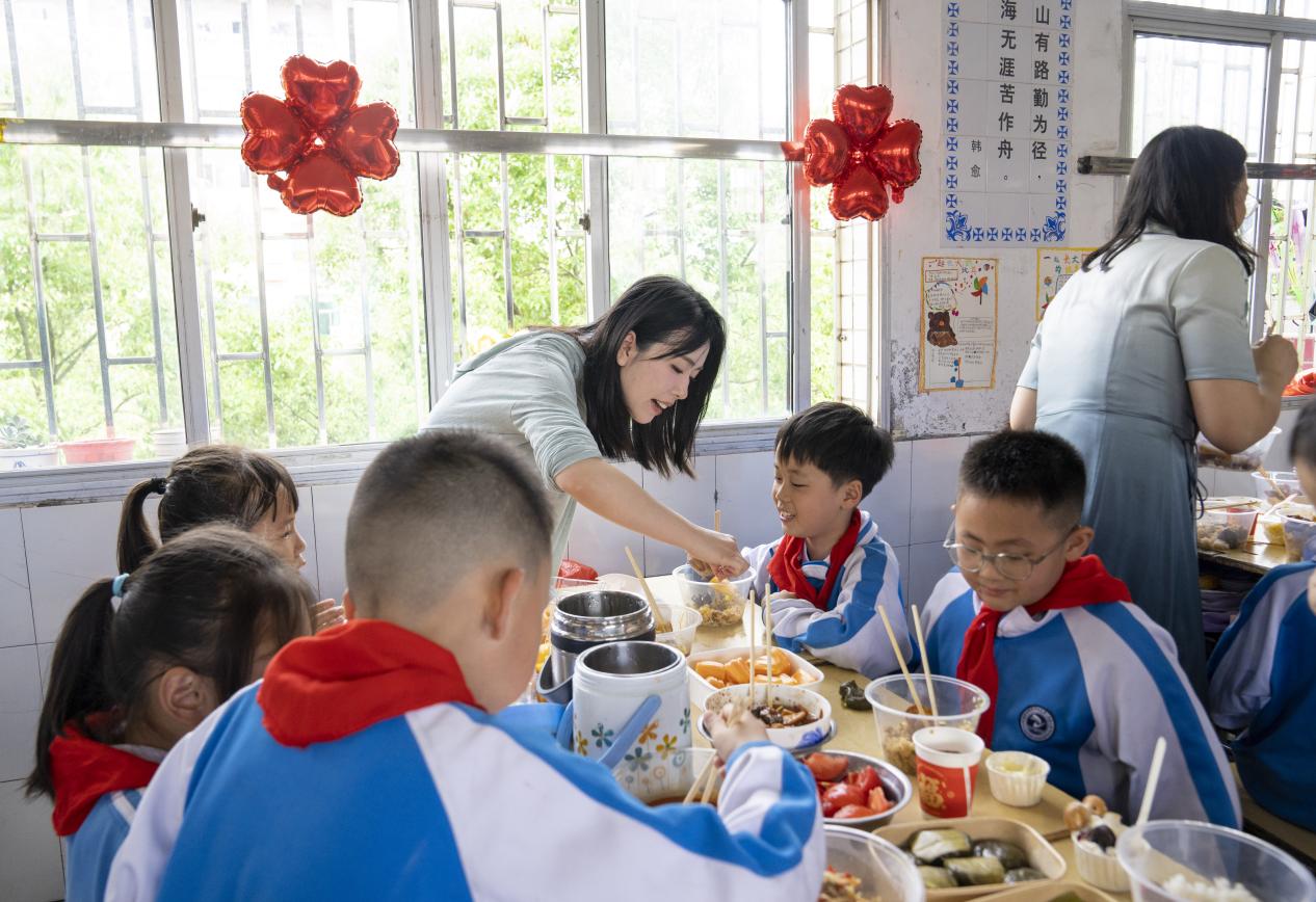 舌尖上的成长：邵东市城区二小以美食节激活德育新动能​