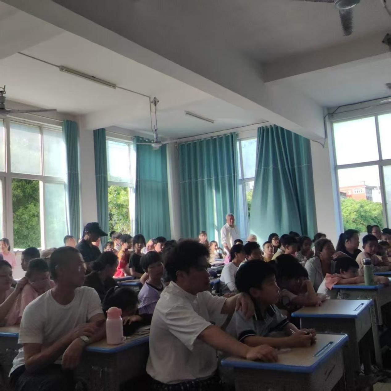 藕塘小学：“防溺水·利剑护蕾”安全主题教育家长会召开