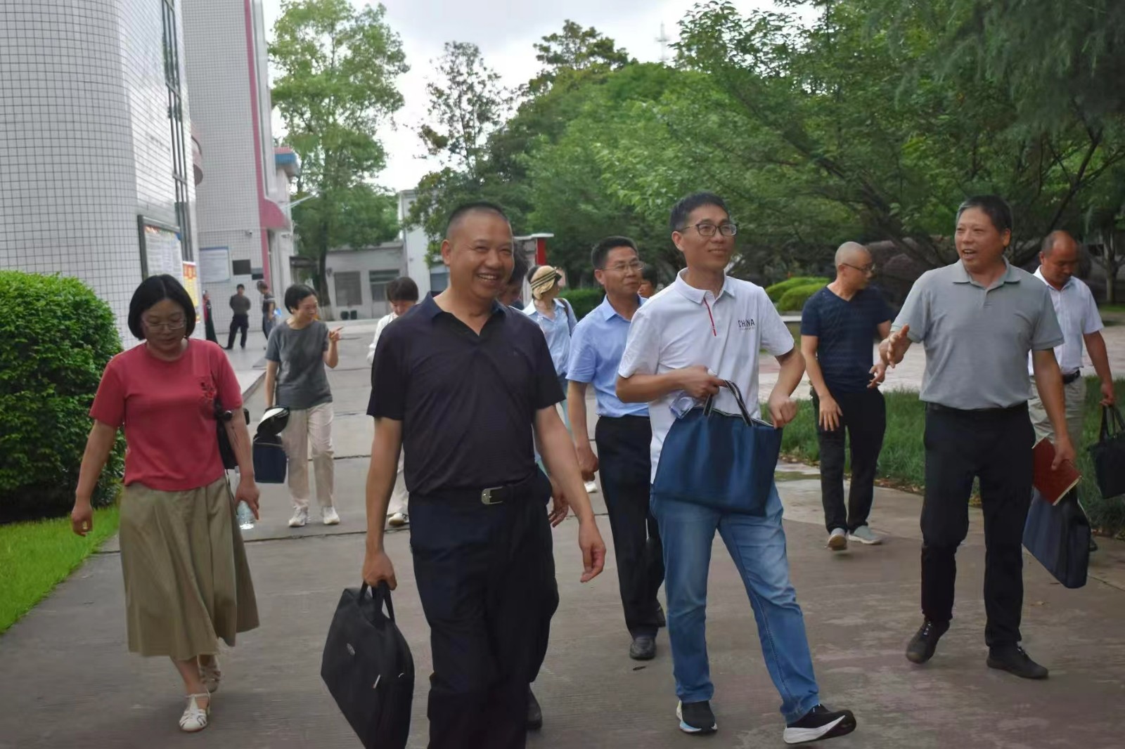 省教育厅学生资助管理中心到隆回二中督查