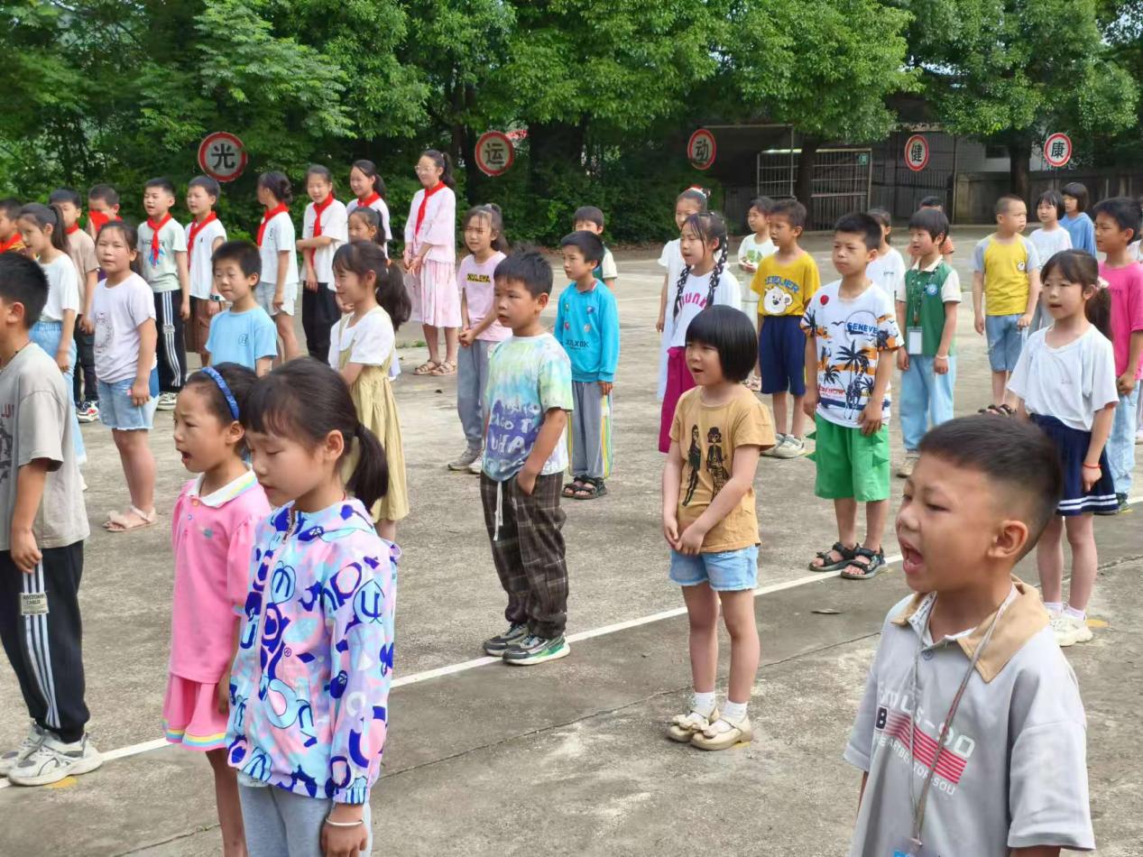 “星星火炬伴成长——红色基因永流传”