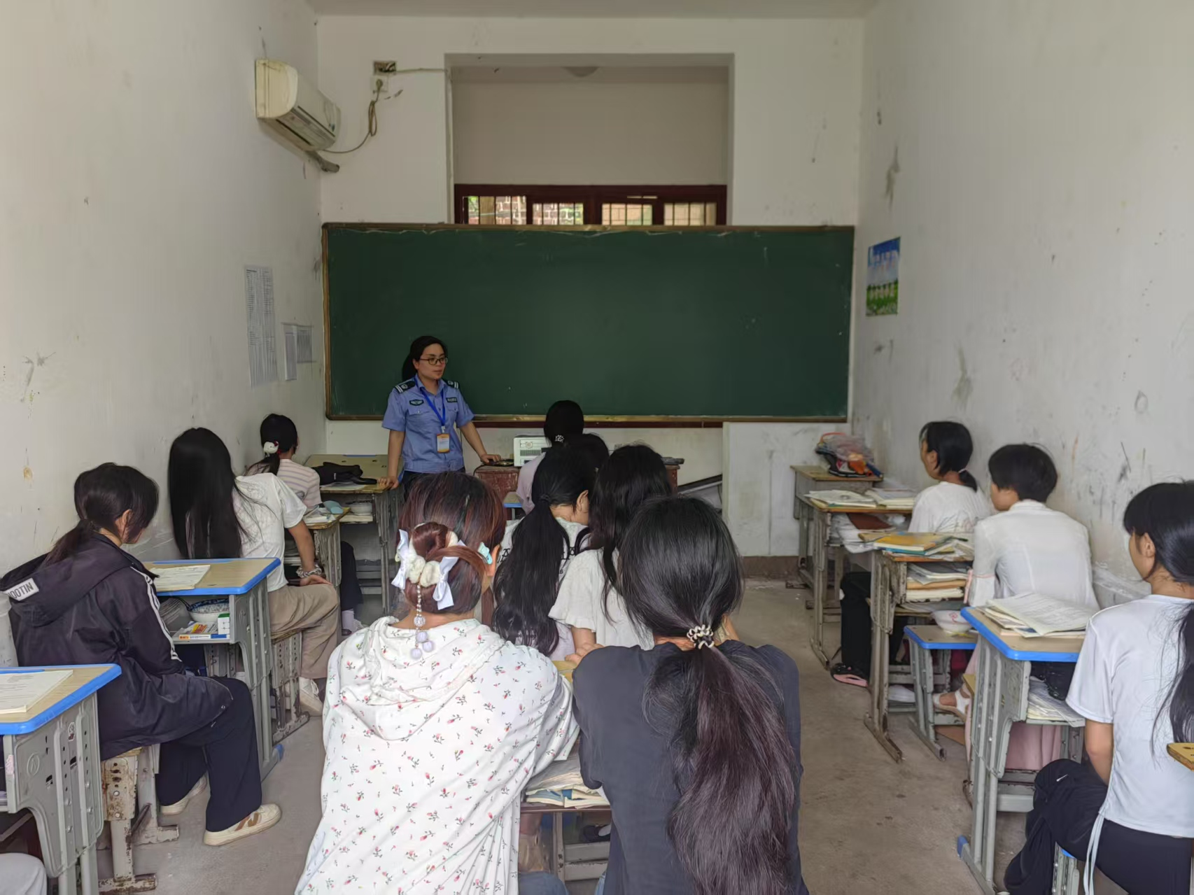 白马田中学多项并举开展利剑护蕾行动