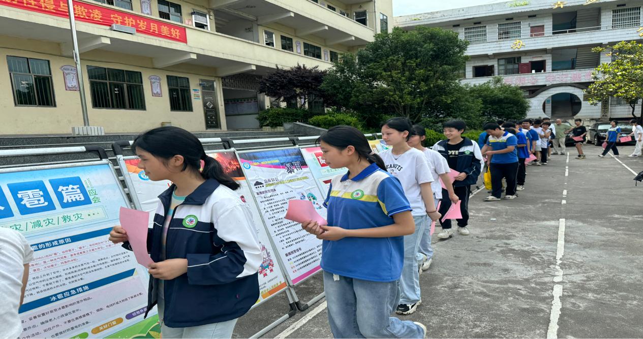 安全教育“零距离”！小溪市镇政府为小溪市中学师生送上防灾与防野生蘑菇中毒“安全课”