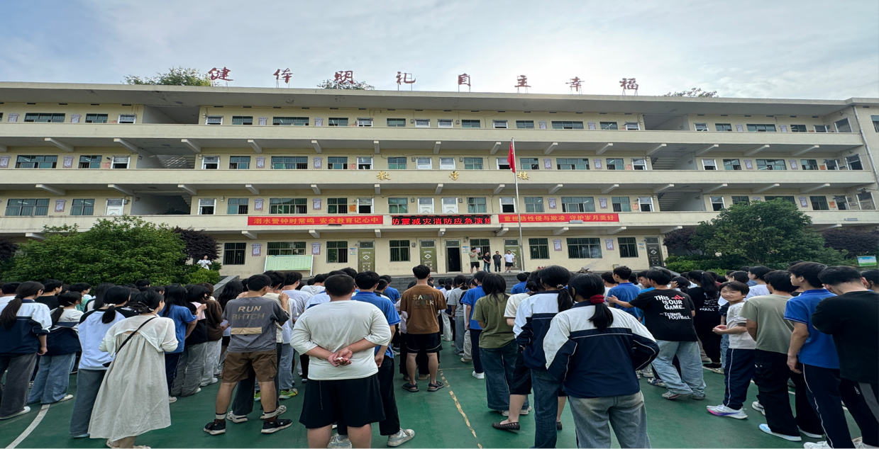 安全教育“零距离”！小溪市镇政府为小溪市中学师生送上防灾与防野生蘑菇中毒“安全课”