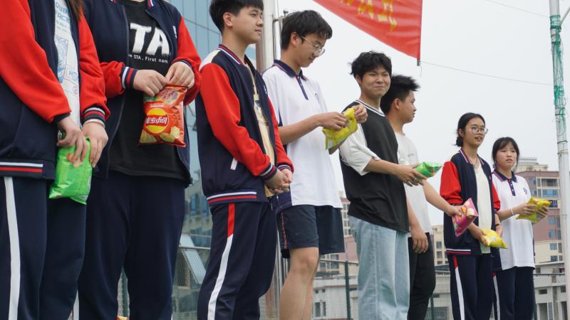 激情释放压力，青春昂扬逐梦