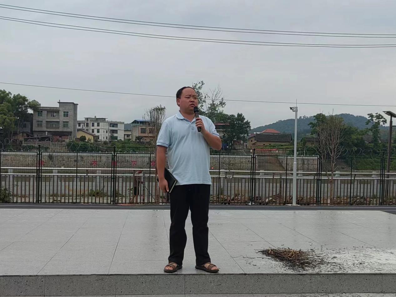 实战演练筑屏障 消防安全护校园