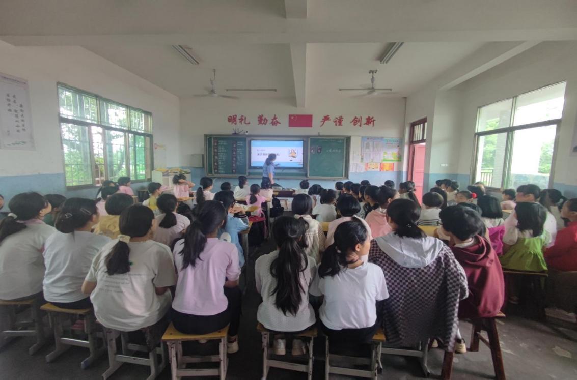 筑牢安全防线，守护花蕾绽放