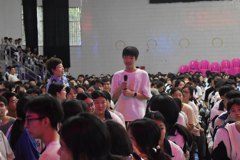 隆回二中开展法治宣讲进校园活动：筑牢青春防线，护航平安成长