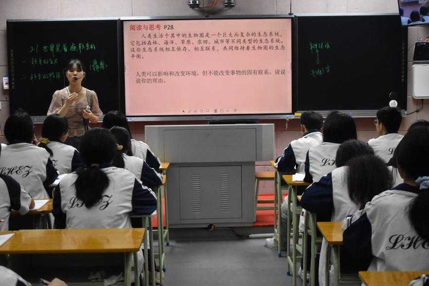 隆回二中举行新进教师汇报课