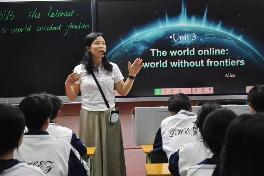 隆回二中举行新进教师汇报课