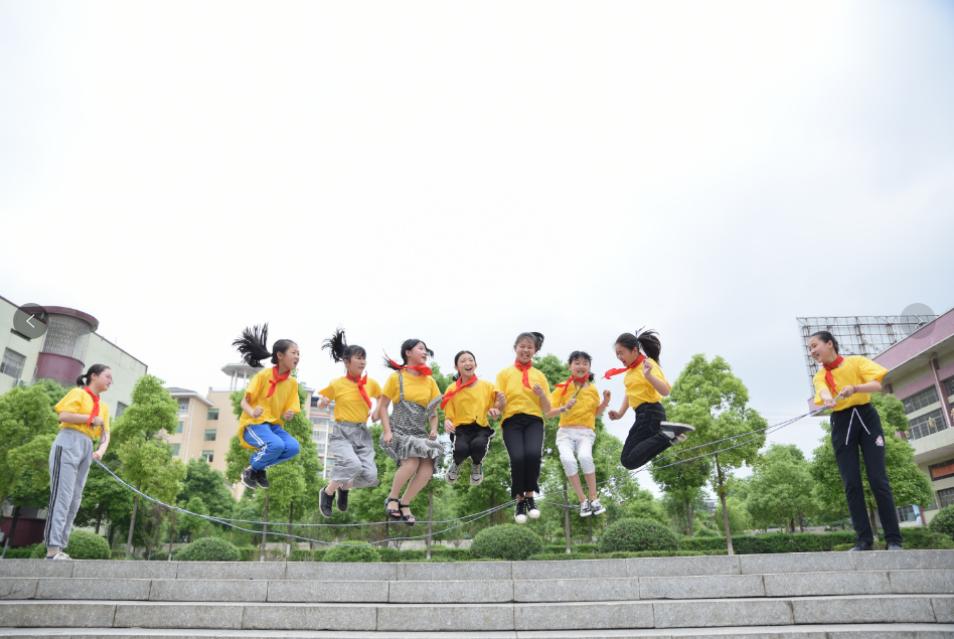 邵东市城区二小荣获 “全国文明校园” 称号：向往一种幸福而完整的教育生活