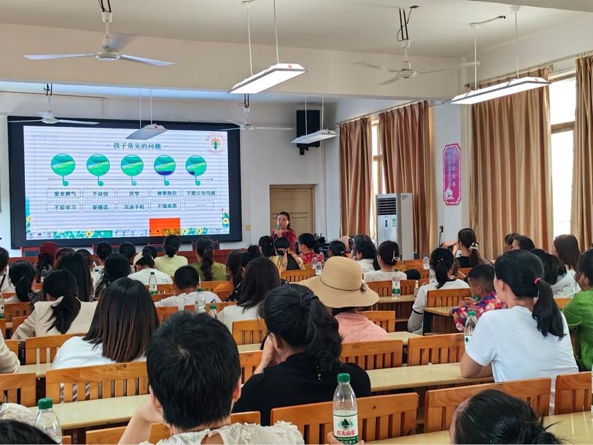 利剑护蕾    你我同行