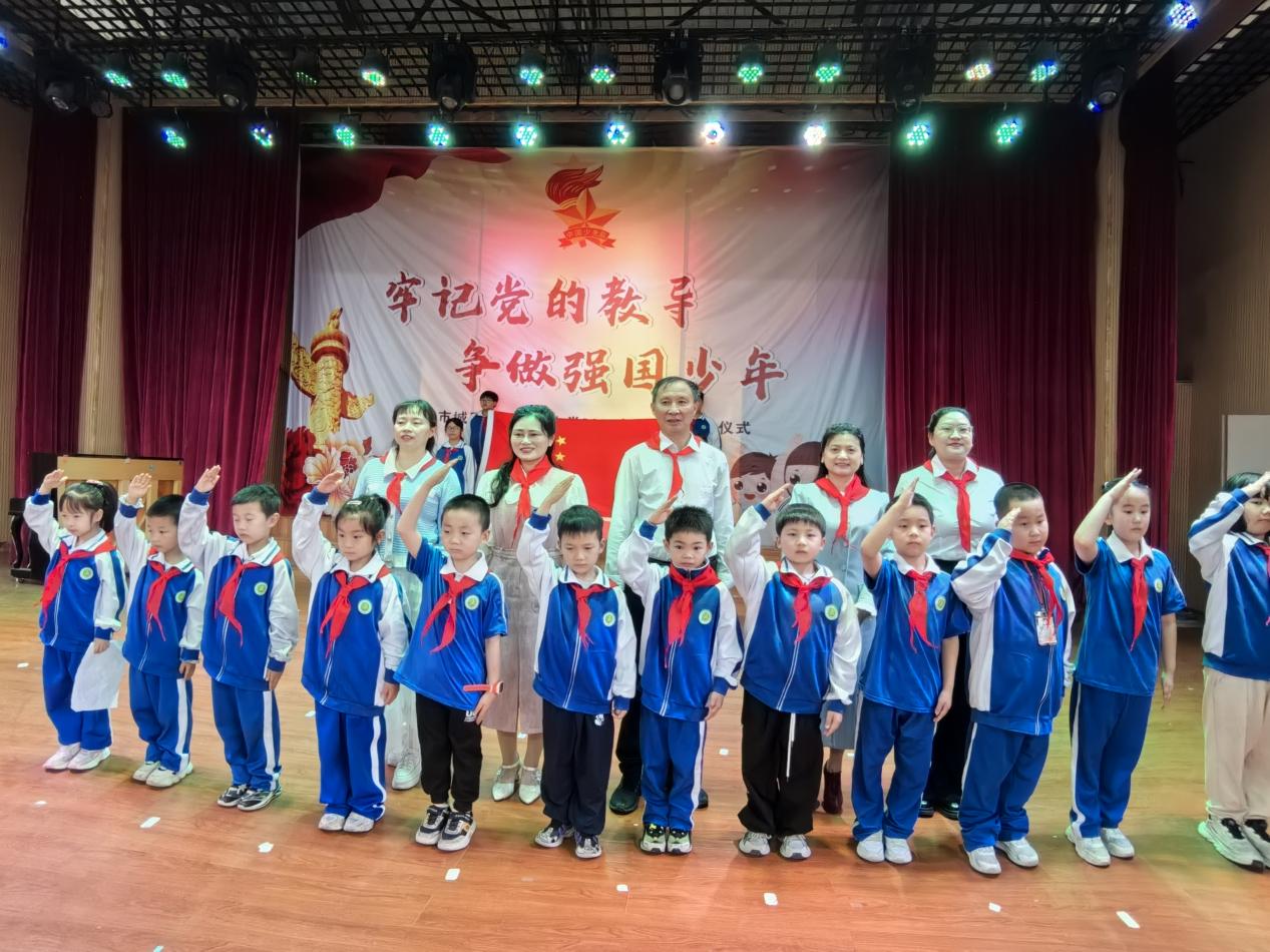 童心向党庆六一 领巾飘扬筑未来