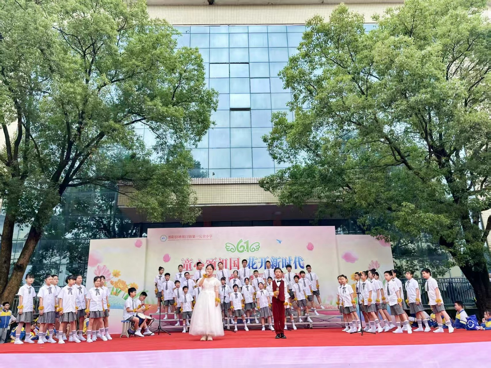 童心颂祖国 花开新时代