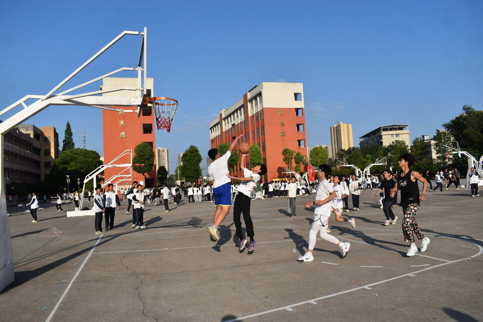 隆回二中举行默深杯学生篮球赛
