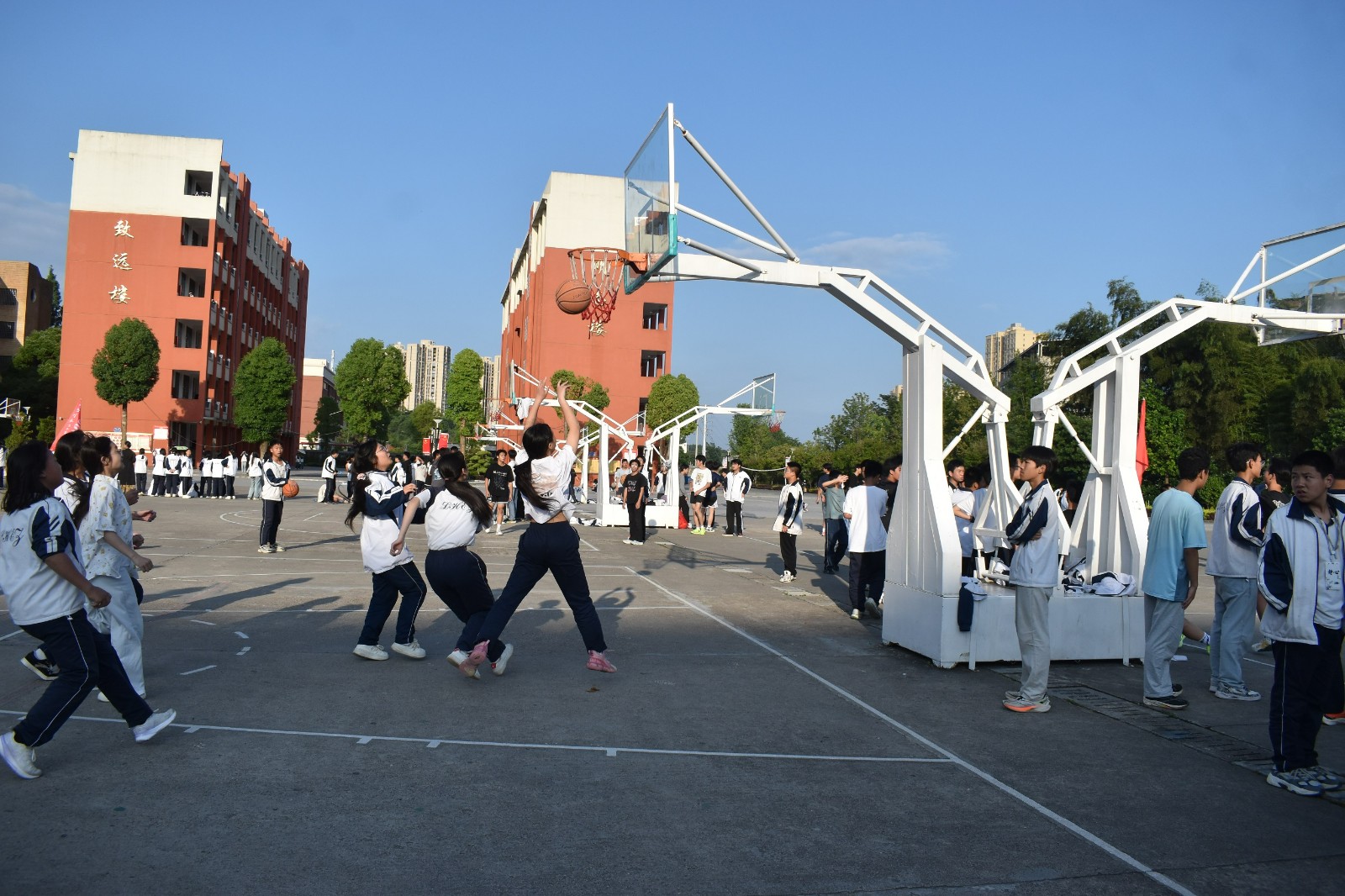 隆回二中举行默深杯学生篮球赛